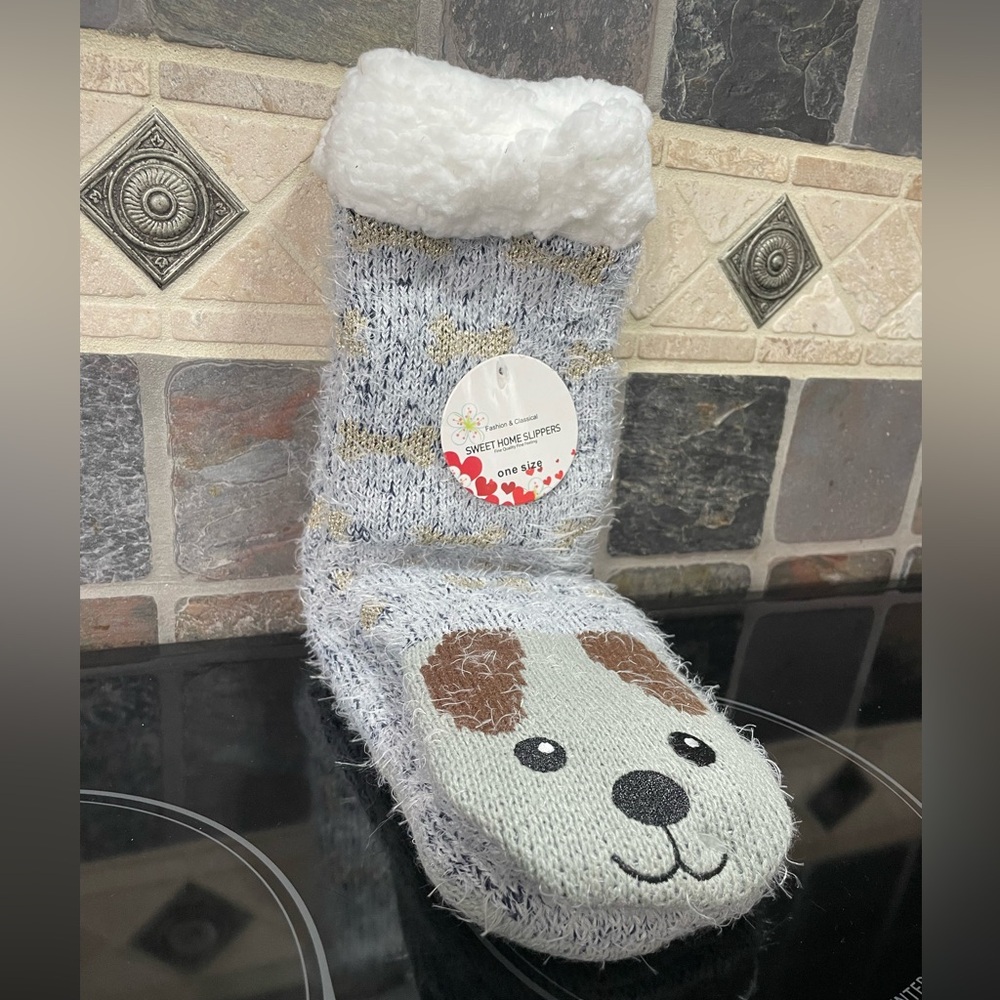 NWT Cozy Dog Face Slipper Socks with fleece lining and non-slip bottom one size